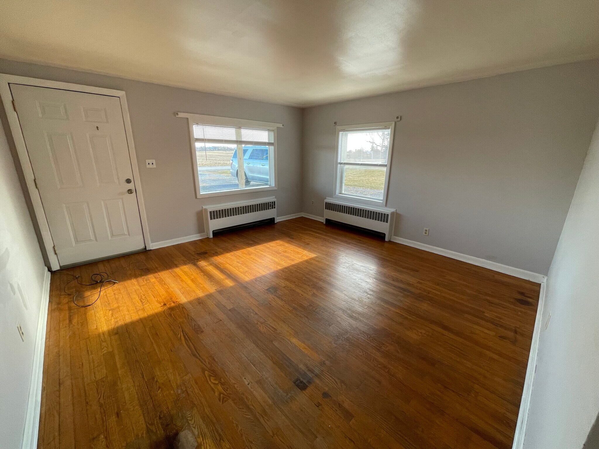 Living - 12211 Williamsport Pike
