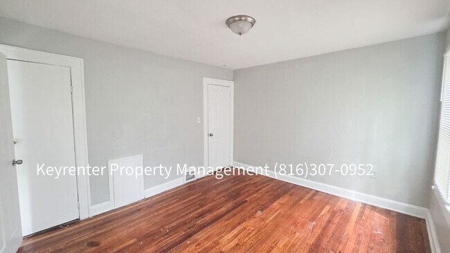 Building Photo - 2607 E 73rd St