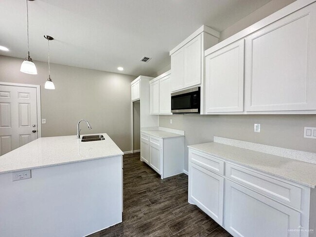 Building Photo - 1404 Vani Dr