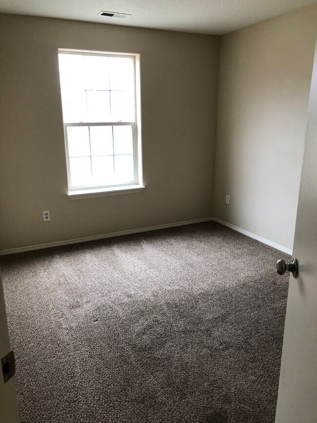 Building Photo - 3 Bedroom 2.5 bath house in Newberg