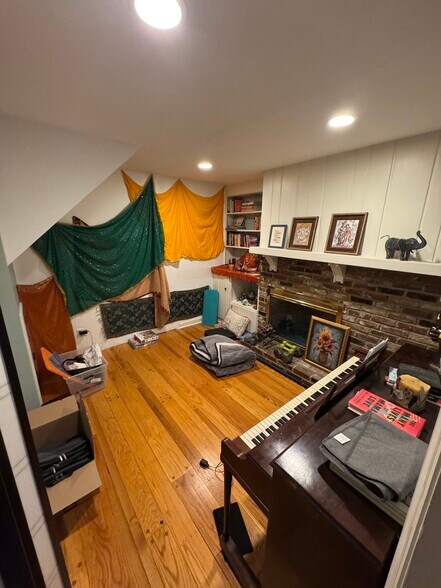 Den/office/workout room - 130 Chews Landing Rd