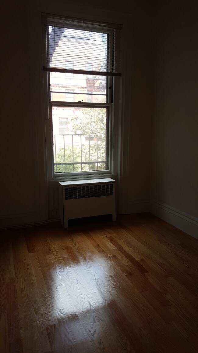 Building Photo - 148 Marlborough St