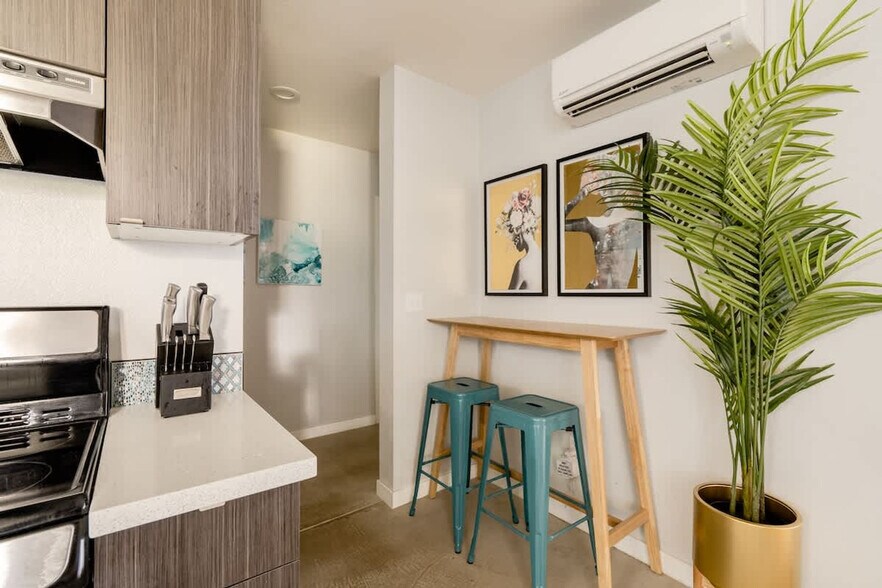 Building Photo - 911 SE 26th Ave