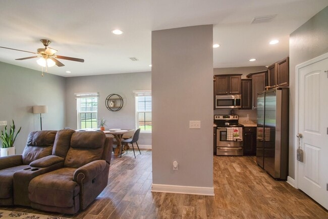 Building Photo - 141 Iron Horse Dr W