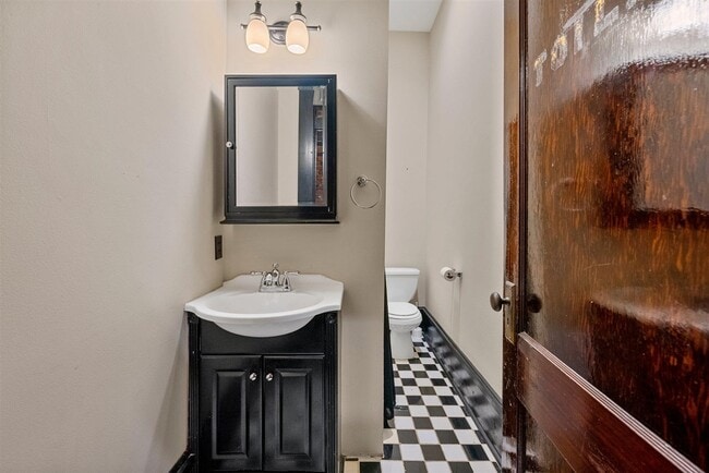 Building Photo - 109 Cedar St