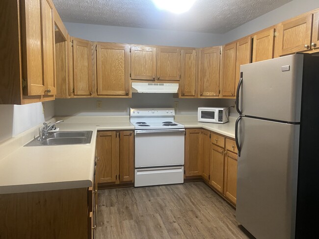 Kitchen - 1030 Jim Fox Rd