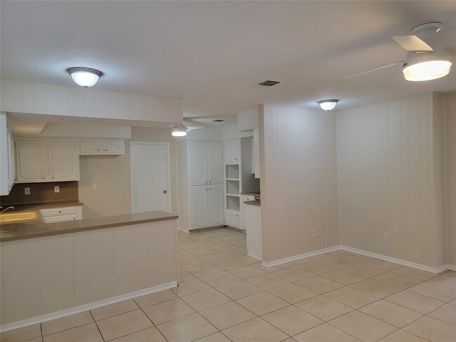 Building Photo - 713 Clubside Dr