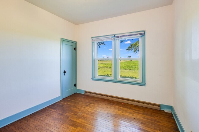 Building Photo - Charming 2 Bedroom, 1 Bathroom Rural Home for Rent