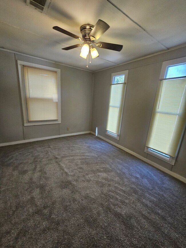 Building Photo - Rental in Jacksonville