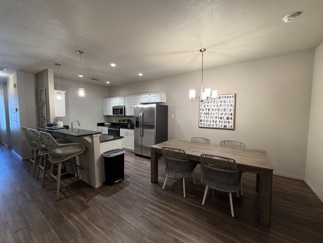 Building Photo - 2111 10th St