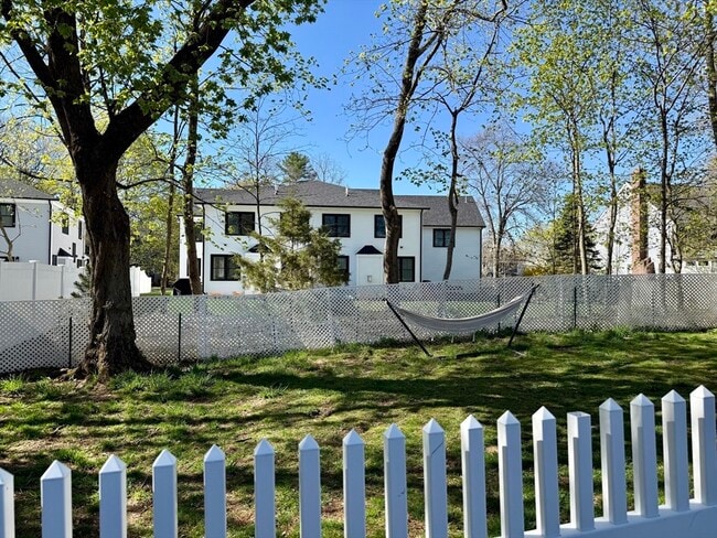 Building Photo - 21 1/2 Union St