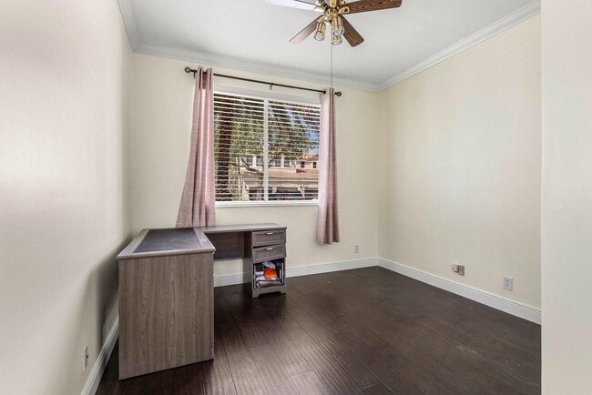 Building Photo - 1325 Camellia Cir