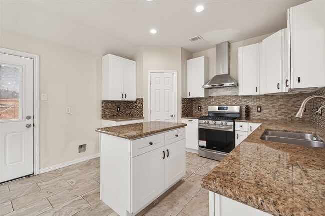 Building Photo - 19106 Mission Manor Ln