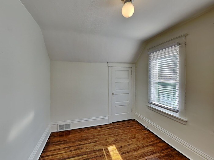 Building Photo - 1403 Barclay St