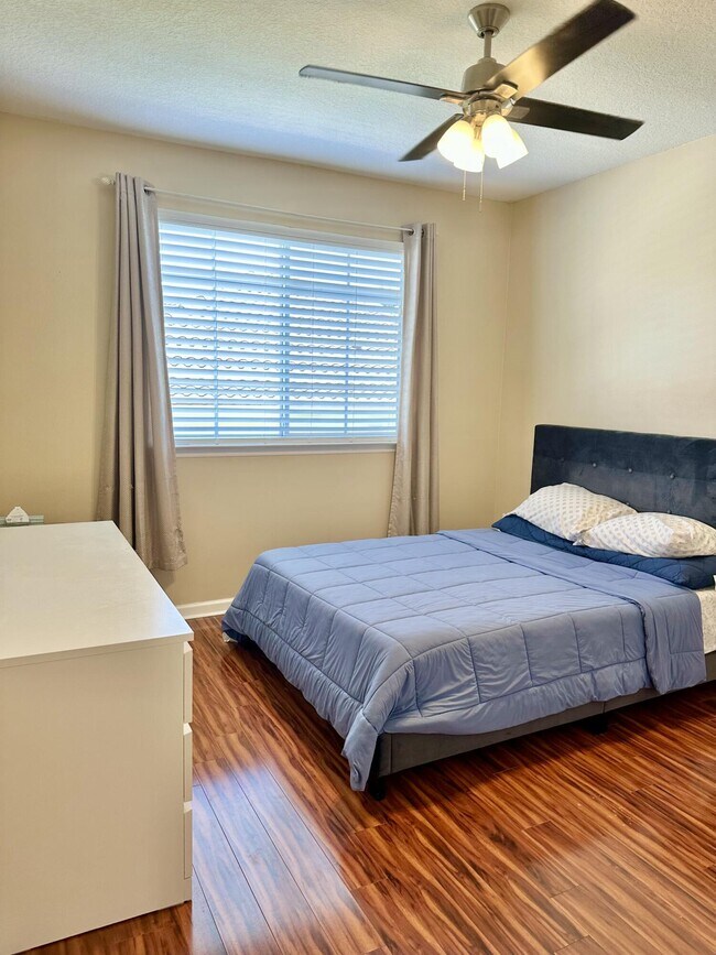 Building Photo - 9901 Baywinds Blvd