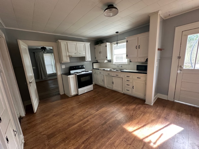 Building Photo - 513 W Harrison St