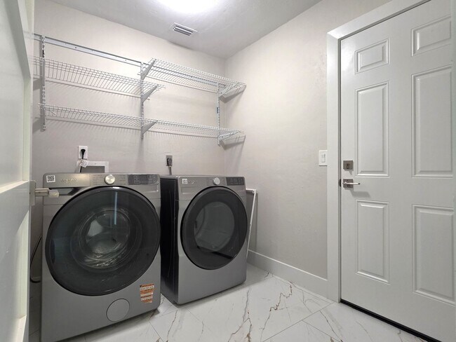 Building Photo - FOR RENT pool home, 3 bed 2 bath in The Quarries