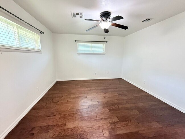 Building Photo - Large 3BD 2BA Home w/ Bonus Area in NW OKC, Edgewater Neighborhood!!