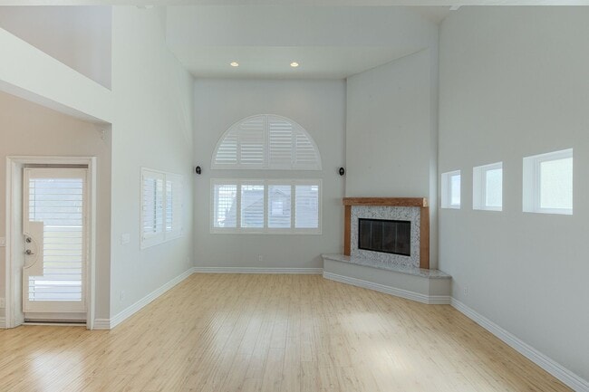 Building Photo - 3-Bed + 2.5 Bath Home with roof top deck with views of Ocean | Silverstrand Beach | Unfurnished