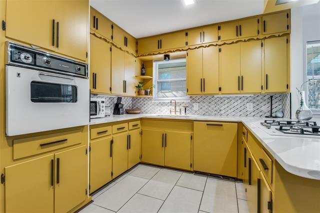 Building Photo - 2855 W 9th St