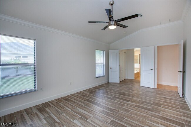 Building Photo - 2110 SW 38th Terrace