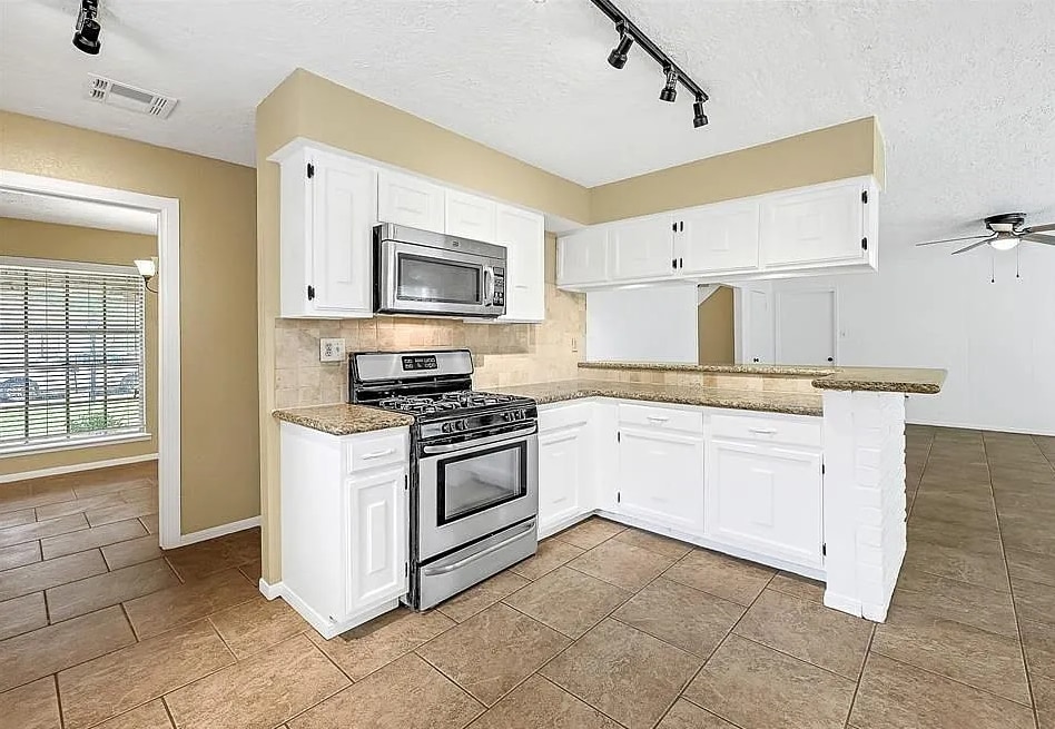 Building Photo - 9611 Crail Dr