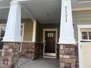 Building Photo - 2121 Chipley Dr