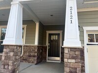 Building Photo - 2121 Chipley Dr