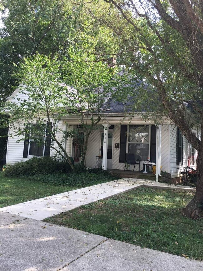 Primary Photo - NEW KITCHEN & BATH REMODEL! Available Augu...