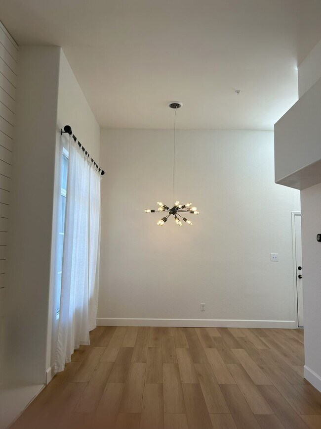 Building Photo - 2 Bedroom/2 bath Condo in the Mission de L...
