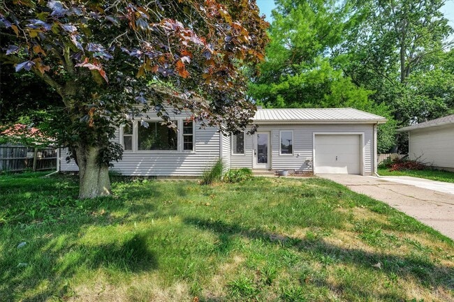 Primary Photo - 2 BED / 1 BATH HOUSE IN CENTRAL CHAMPAIGN ...