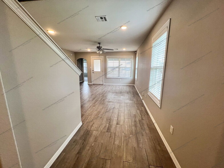 Building Photo - 6621 Leightyn Ln