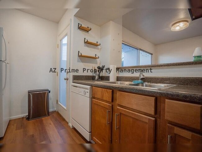 Building Photo - 5135 N 10th St