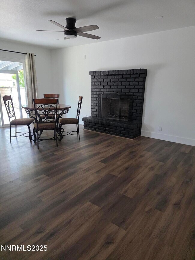 Building Photo - 3280 Everett Dr