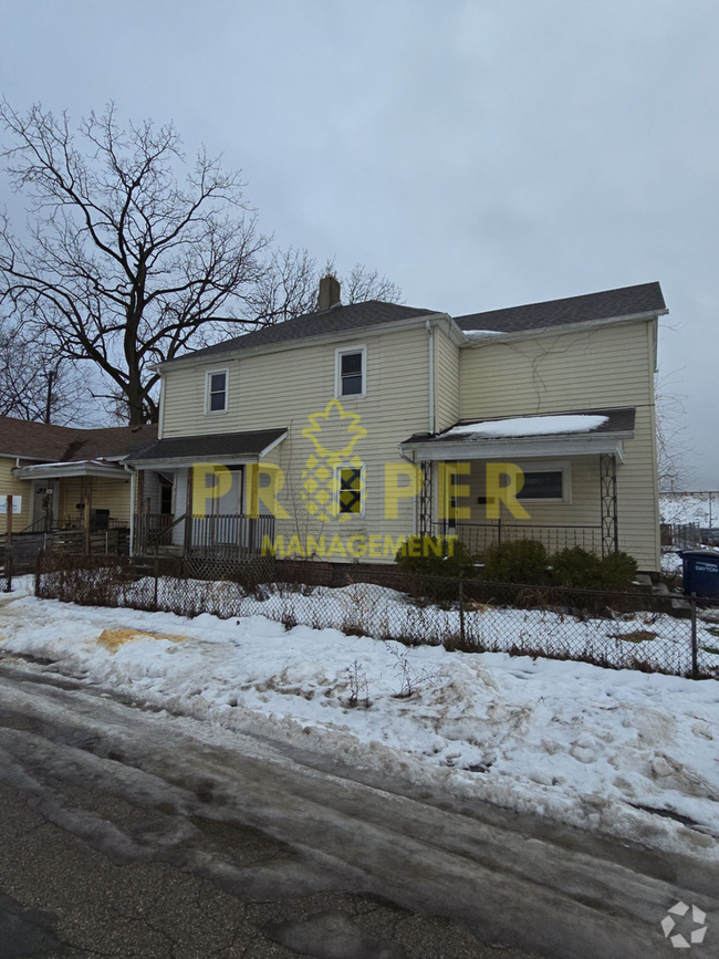 Building Photo - Big 3 bed 1.5 bath Single Family Home w/ F...