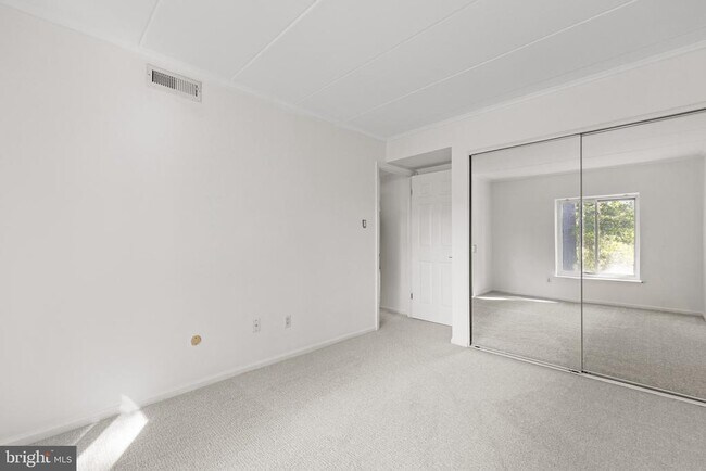 Building Photo - 81 Oakridge Dr