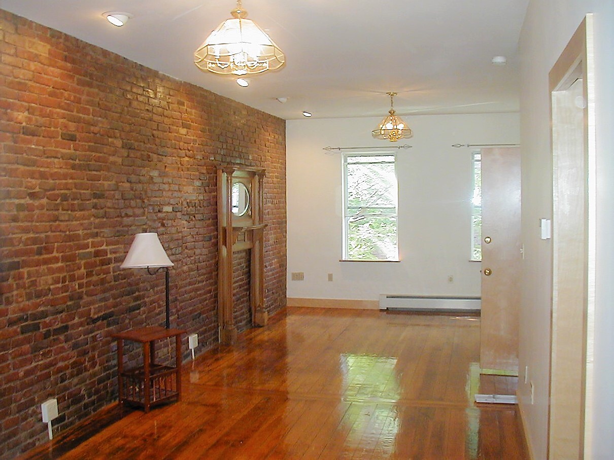 Building Photo - 71 Baldwin St