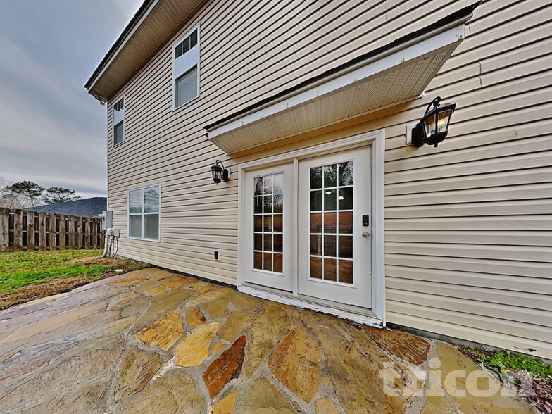 Building Photo - 207 Runnel View