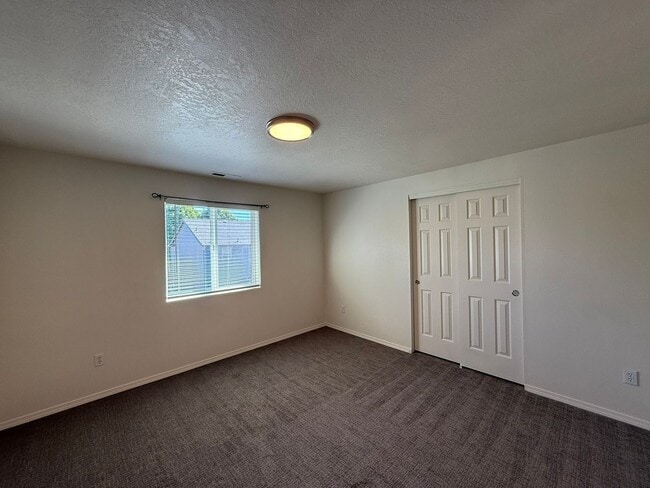 Building Photo - Freshly Updated Four Bedroom