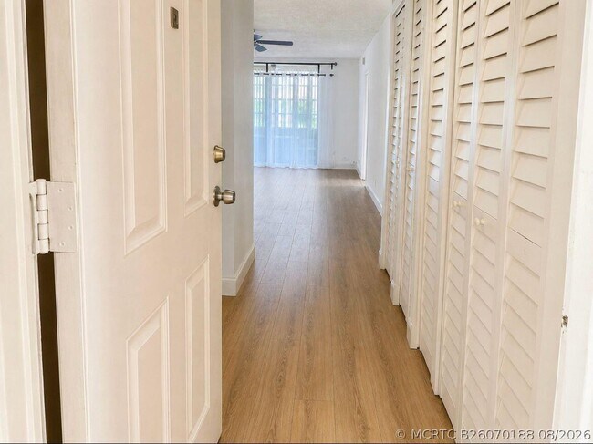 Building Photo - 2851 Somerset Dr