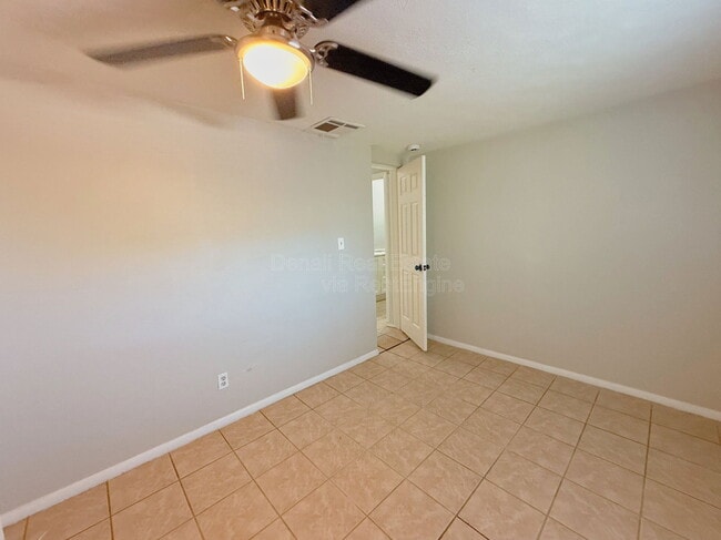 Building Photo - 121 N 12th Ave