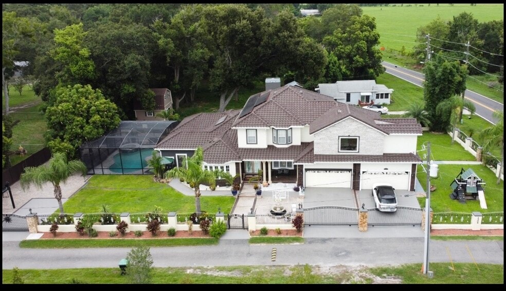 4 car garage plus outdoor parking can hold another 5-6 cars - 1304 Ocoee Apopka Rd