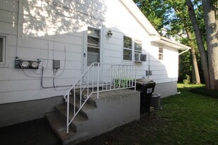 Building Photo - 403 Jewell Dr