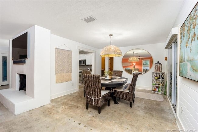 Building Photo - 62 S Sewalls Point Rd