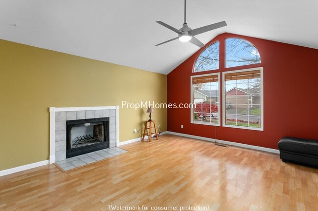 Building Photo - Spacious Three Bedroom Home In Highly Desired Sherwood!