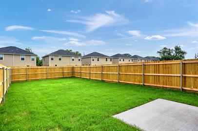 Building Photo - 243 W Forest Ave