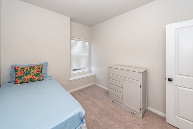 Building Photo - 4 Bedroom, 3.5 Bathroom Townhome in The Marshes at Cooper River - Charleston