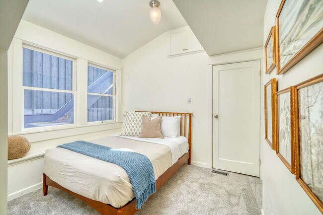 Building Photo - 1235 N Prescott St