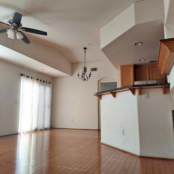 Primary Photo - 139 Elora Ln