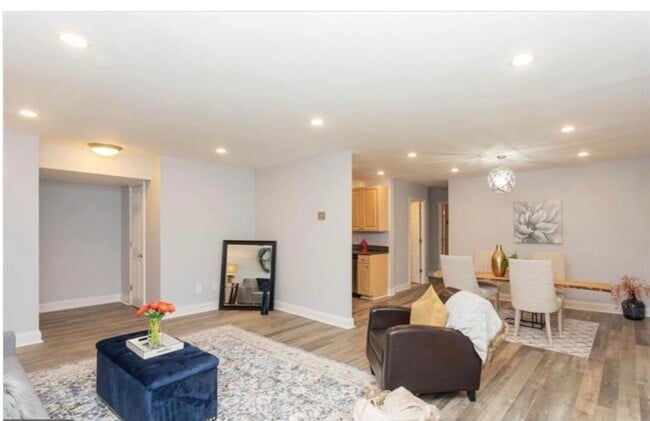 Building Photo - Spacious and Newly Remodelled at the Fairm...